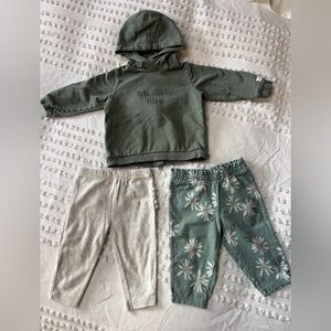 Baby girl outfit - Newbie Sweatshirt + 2 Carter’s leggings